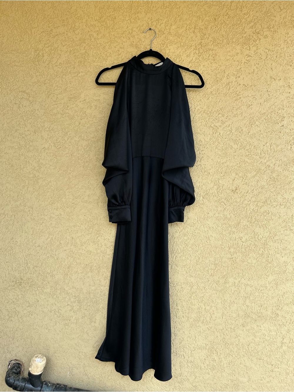 Arias New York $795 Retail Cold-Shoulder Halter Neck Black Midi Dress Size 6 - Picture 6 of 12